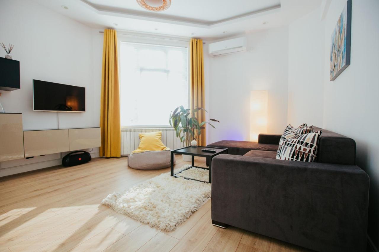 Color Apartments Corneliu Coposu 1A Street Bucharest Exterior photo