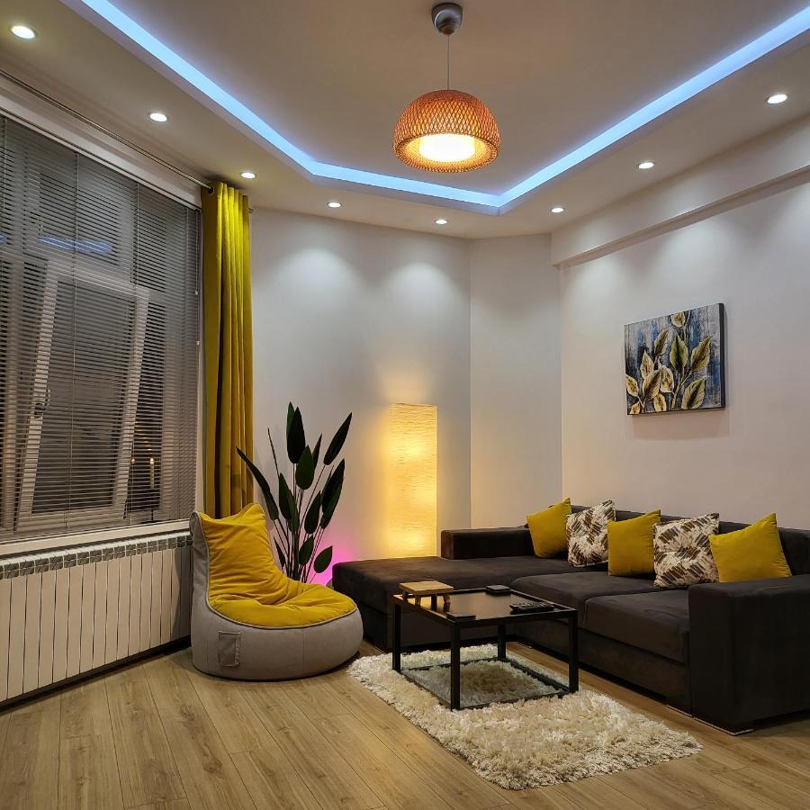 Color Apartments Corneliu Coposu 1A Street Bucharest Exterior photo